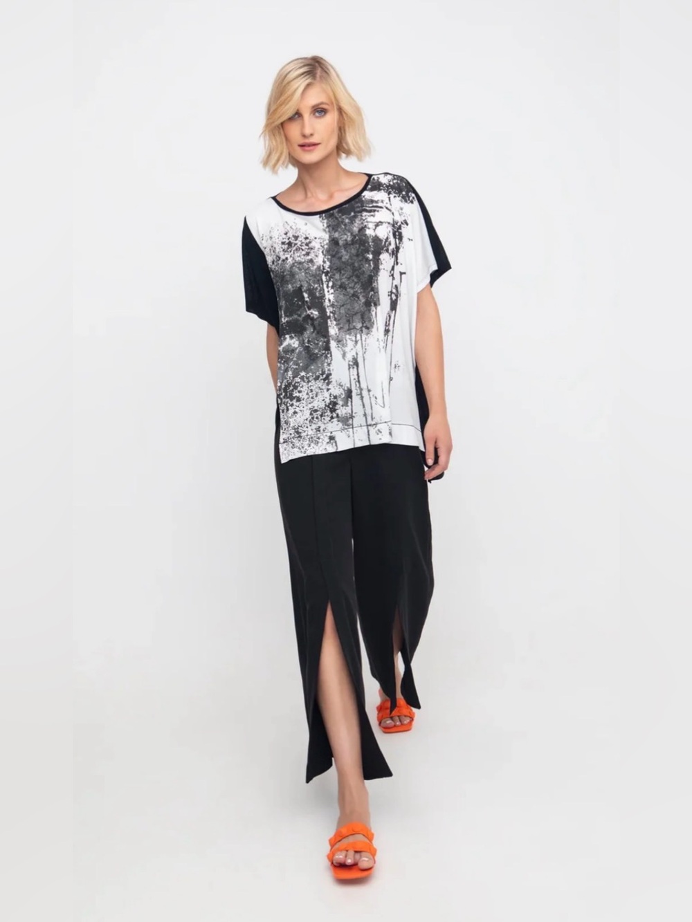 Ozai N Ku - Must-Have Slit-Front Flare Pants
